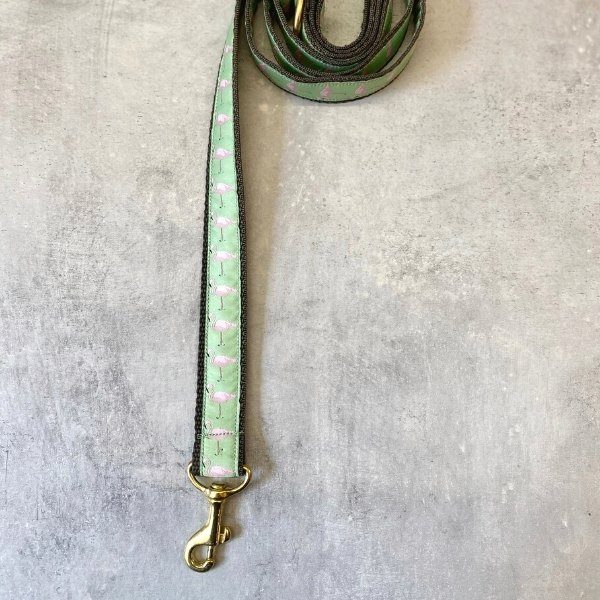 Hunni Flamingo // Håndlavet hundeline med messingdetaljer (flamingo)