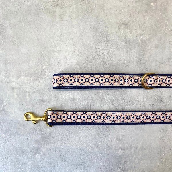 Hunni Mosaik // Håndlavet hundeline med messingdetaljer (mosaik)