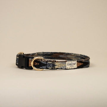 Drew's Dogwear Dark Arrow // Blødt halsbånd i blåt og brunt mønster
