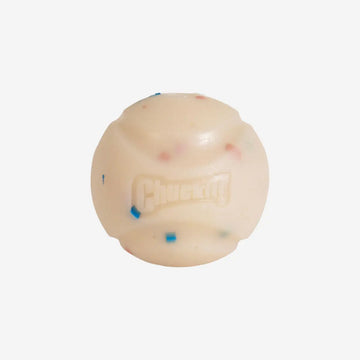 Chuckit!® Birthday Fetch Ball // Bold i naturgummi