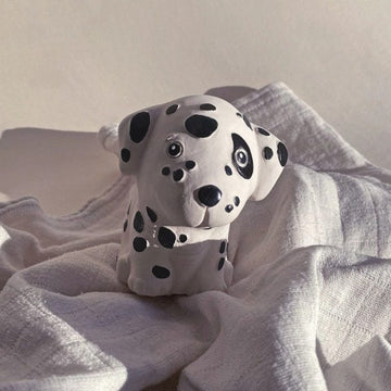 Hevea Puppy // Hundelegetøj i naturgummi (Dalmatiner)