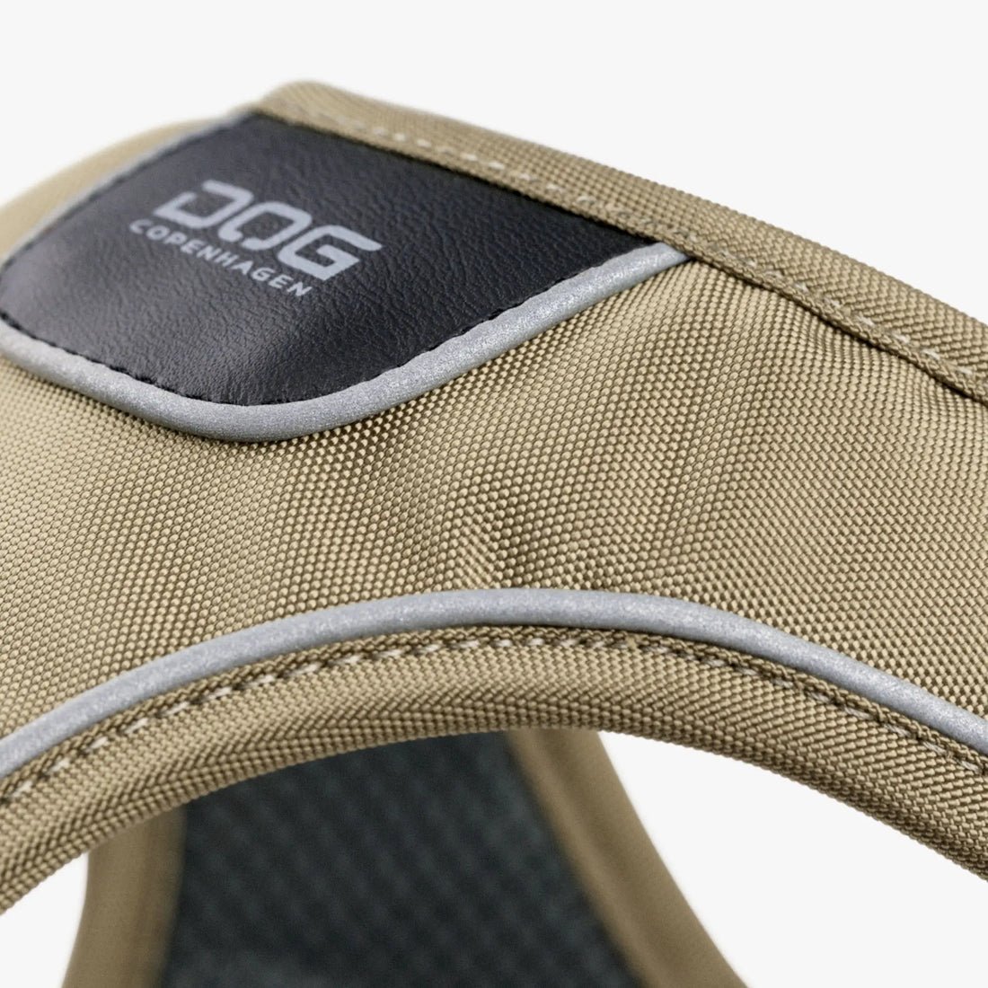 Dog Copenhagen Comfort Walk Go™// Let og justerbar step-in sele (desert dune)