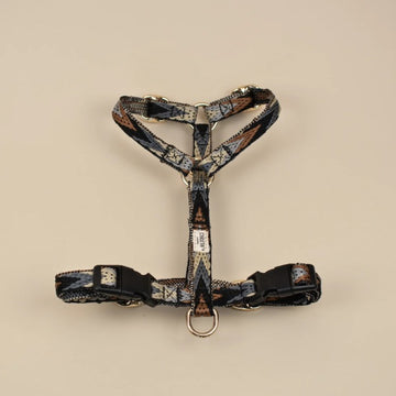 Drew's Dogwear Dark Arrow // Justerbar y-sele (brunt mønster)