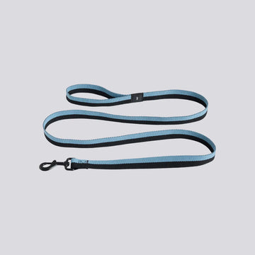 HAY Dogs Flat // Klassisk hundeline i genanvendt nylon (blå/sort)