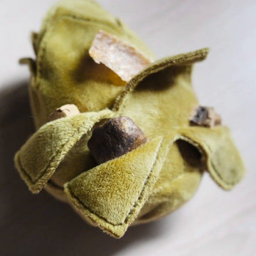 Lambwolf Artichoke // Aktivitetslegetøj med lommer til godbidder