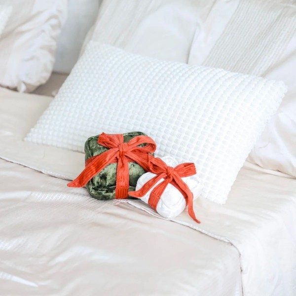 Lambwolf Holiday Gift // Hundelegetøj med 'piv' (pine)