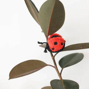 Lambwolf Lady Bug // Aktivitetslegetøj med 'piv'