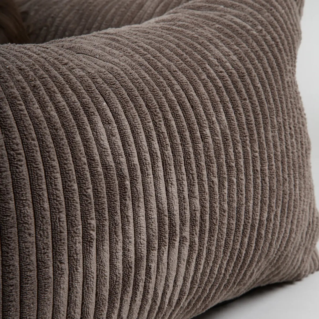 Nordog Oscar // Velour hundeseng med memory foam (mocca)