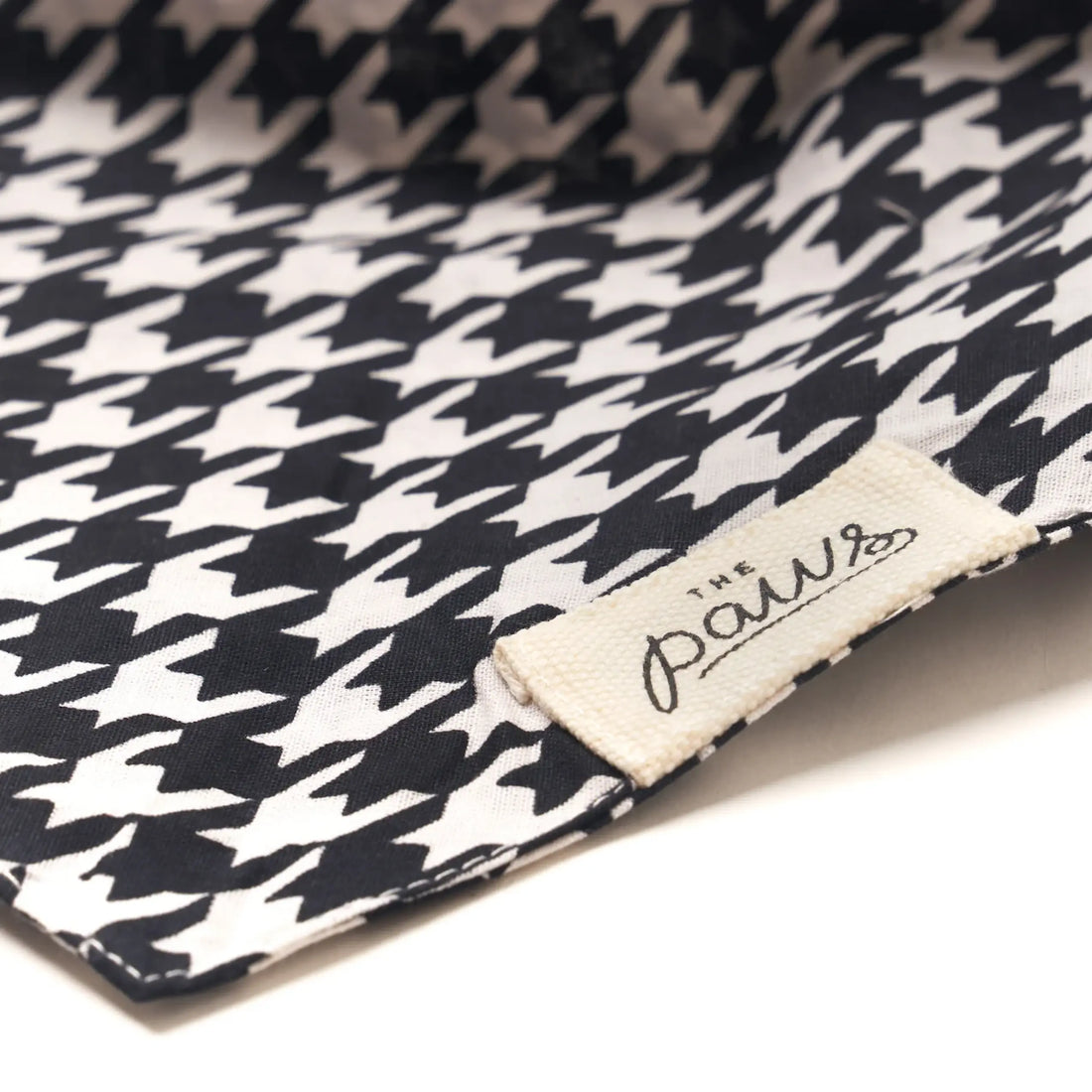Classic Houndstooth // Hundebandana i klassiske tern (sort/hvid)