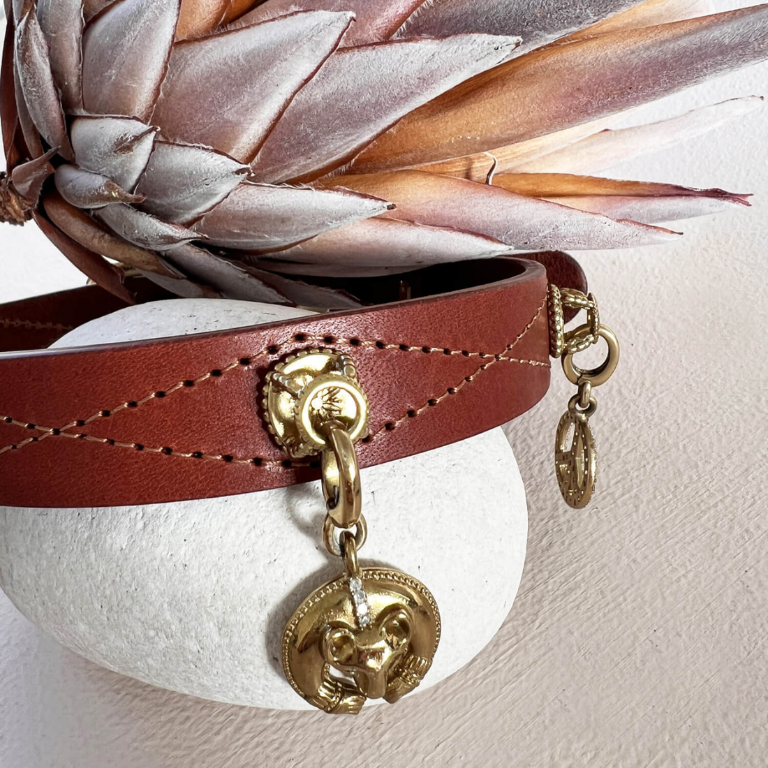 Unleash Cph Hero Charm - The Bear // Vedhæng til hundehalsbånd