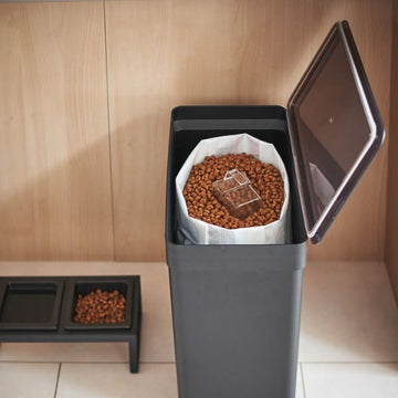 Yamazaki Tower 12 kg. // Lufttæt foderspand til hundefoder (sort)