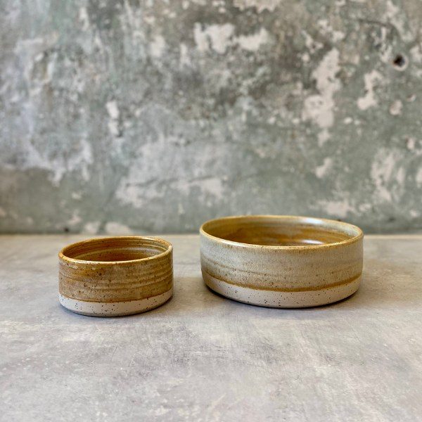 Ember keramik // Håndlavet keramisk hundeskål, beige (flere størrelser)