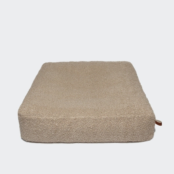 Cloud7 Cube // Luksus hundepude i eksklusivt design (curl cream)