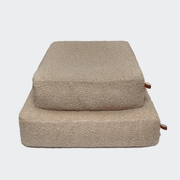 Cloud7 Cube // Luksus hundepude i eksklusivt design (curl cream)