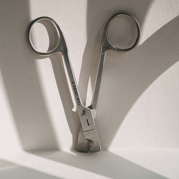 Lila Loves It Nail Scissor // Eksklusiv neglesaks i rustfrit stål