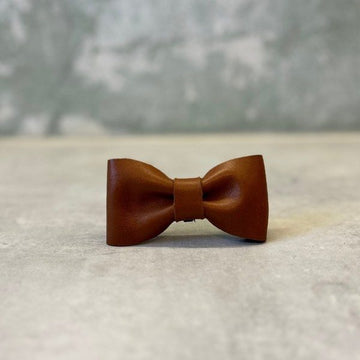 Bone & Bites // Butterfly i læder (cognac)