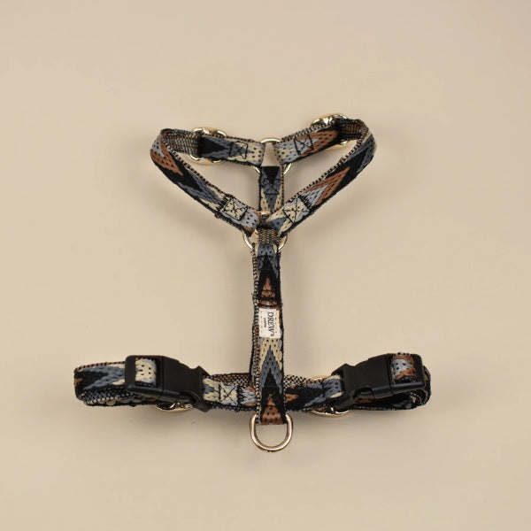 Drew's Dogwear Dark Arrow // Justerbar y-sele (brunt mønster)