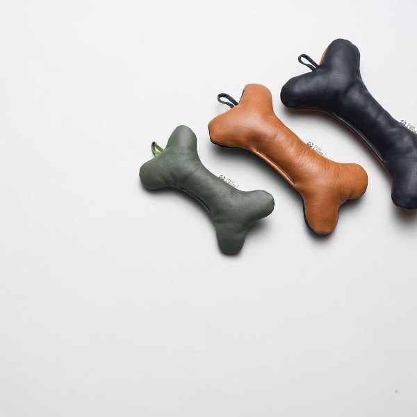 Bone & bites, Ellen // Bæredygtigt og smukt hundelegetøj (læder/tekstil)