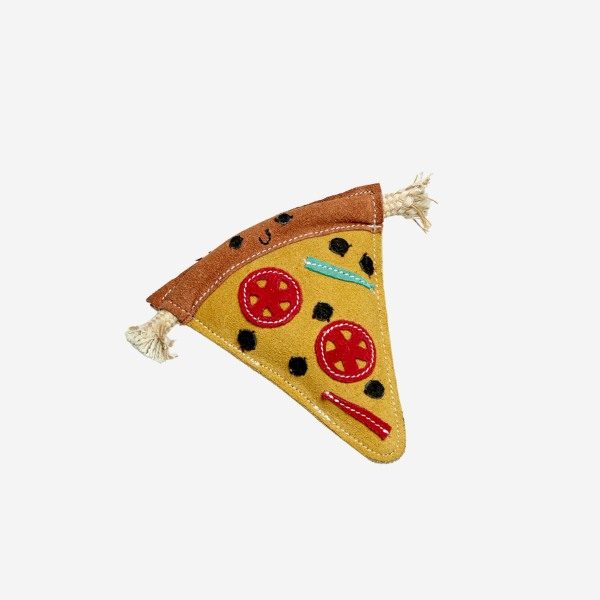 Pepe La Pizza // Hundelegetøj i ruskind med fyld af jute (pizza)