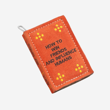 How to Win Friends and Influence Humans // 100% naturligt hundelegetøj (bog)