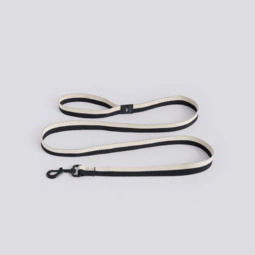 HAY Dogs Flat // Klassisk hundeline i genanvendt nylon (Sort/hvid)