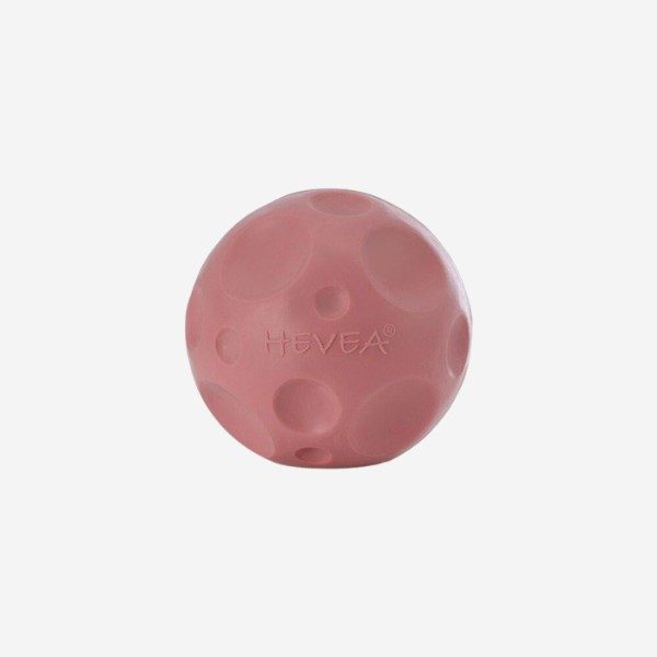 Hevea Moonball // Naturgummi bold med plads til godbidder (rosa)