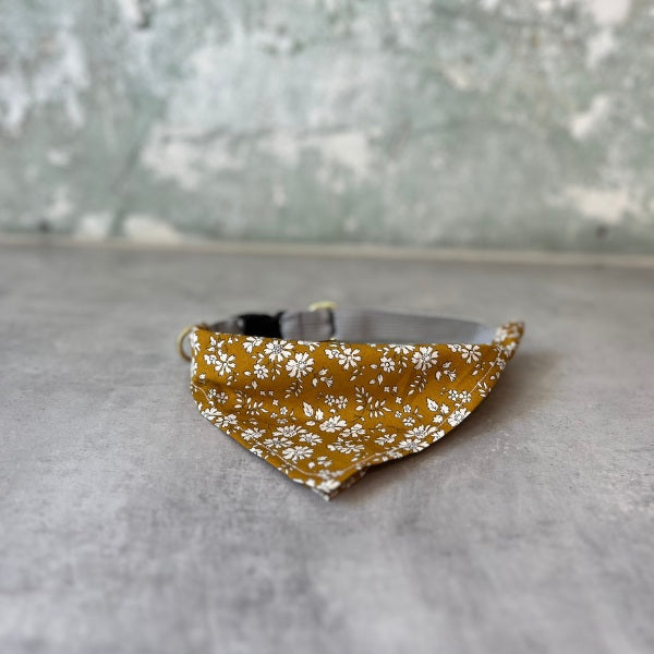 Hundekollektivet // Justerbart bandanahalsbånd (liberty Curry)