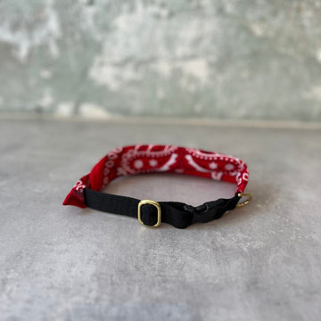 Hundekollektivet // Justerbart bandanahalsbånd (paisley red)