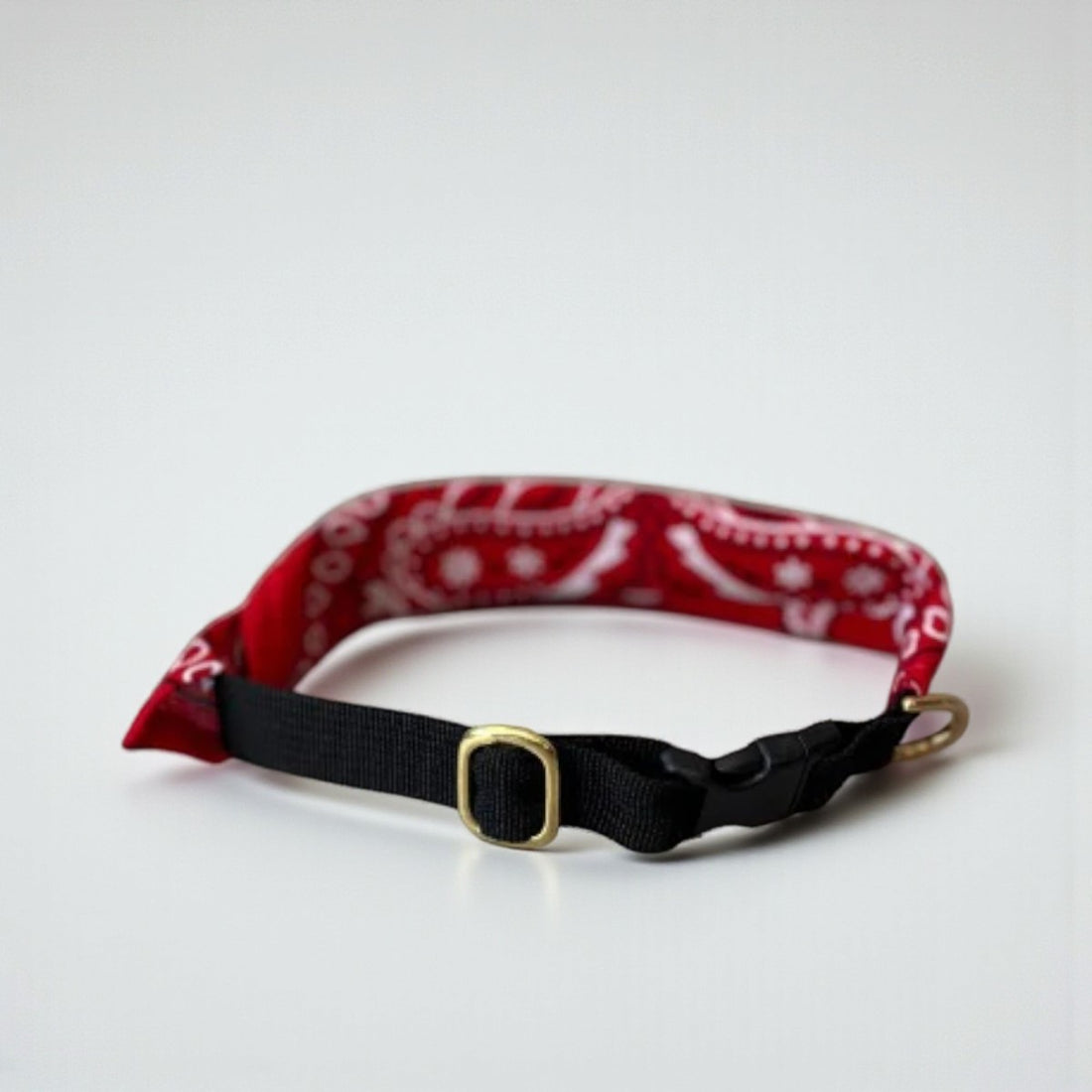 Hundekollektivet // Justerbart bandanahalsbånd (paisley red)