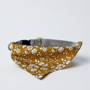 The dog collective // ​​Adjustable bandana collar (liberty Curry)