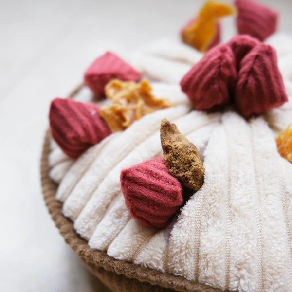 Lambwolf Berry Pie // Aktivitetslegetøj med lommer og 'piv'