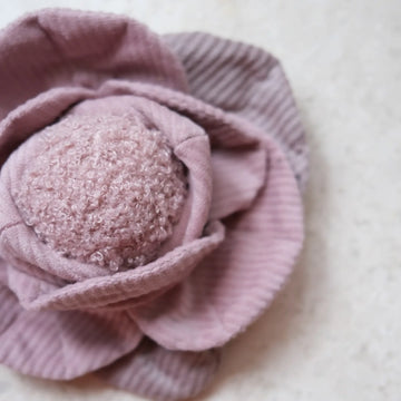 Lambwolf Cabbage // Aktivitetslegetøj med hoppebold med 'piv' (mauve)
