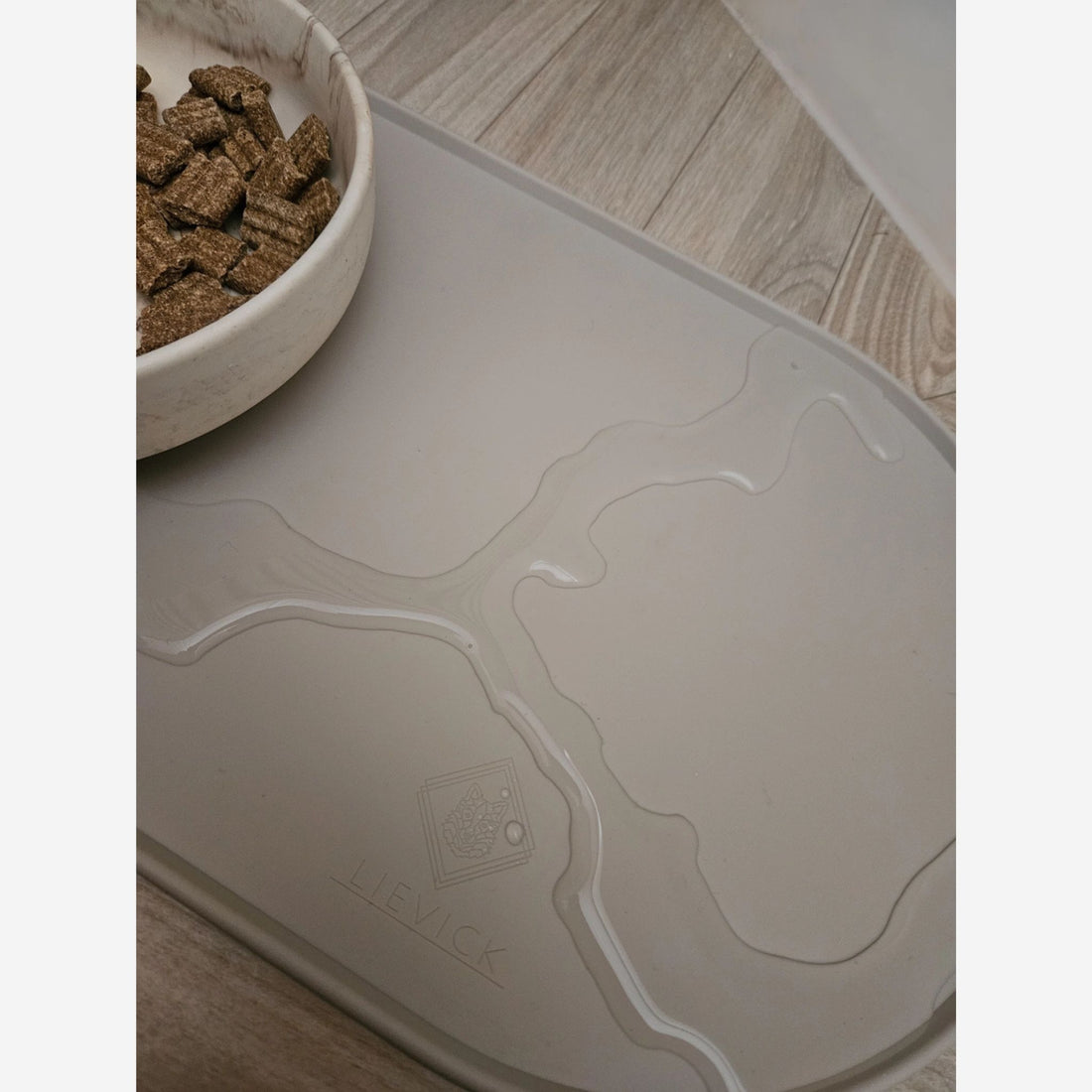 Lievick No Spill Mat // Silikoneunderlag til hundeskåle (latte)