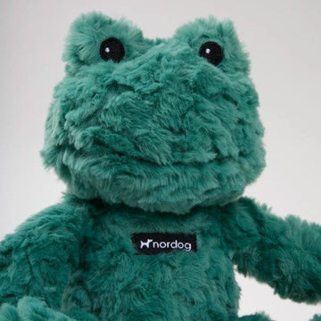 Tudse The Frog // Blød tøjbamse med 'piv' (frø)
