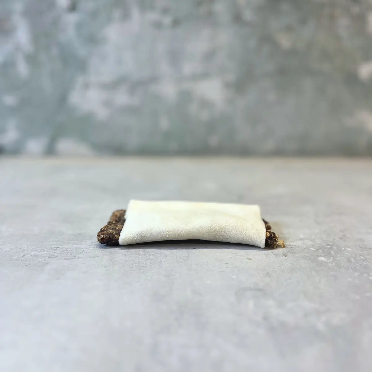 Rauh! Beef Toast, Small // Fyldt tyggeben af oksehud
