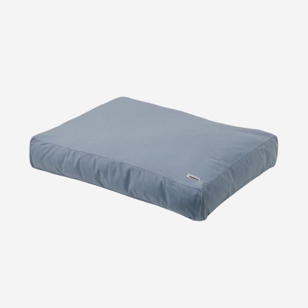 Tadazhi Tobine  // Dansk designet pude til små- og mellemstore hunde (faded blue)