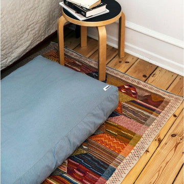 Tadazhi Tobine  // Dansk designet pude til små- og mellemstore hunde (faded blue)