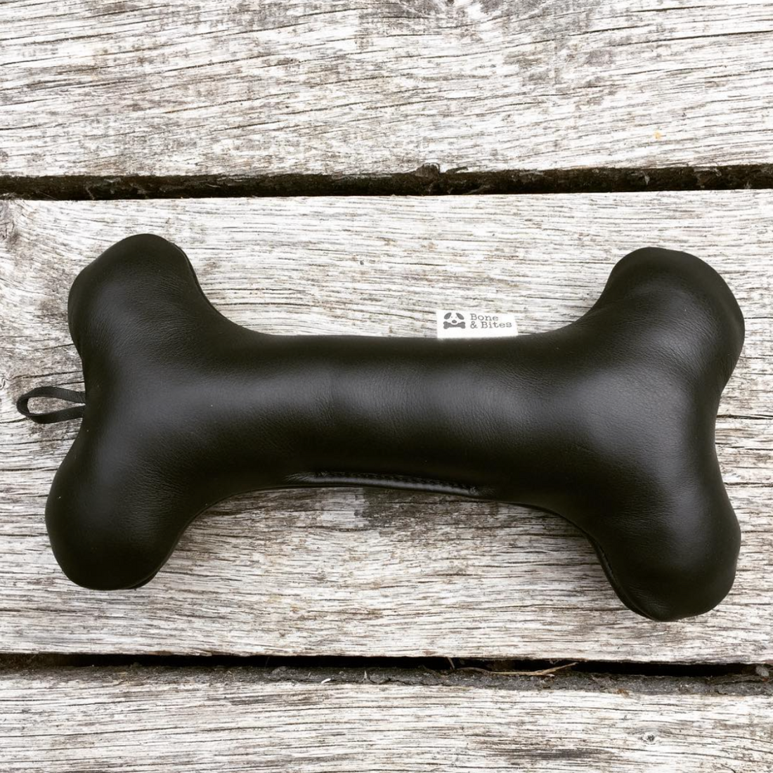 Bone & bites, Trille // Bæredygtigt og smukt hundelegetøj (sort læder)