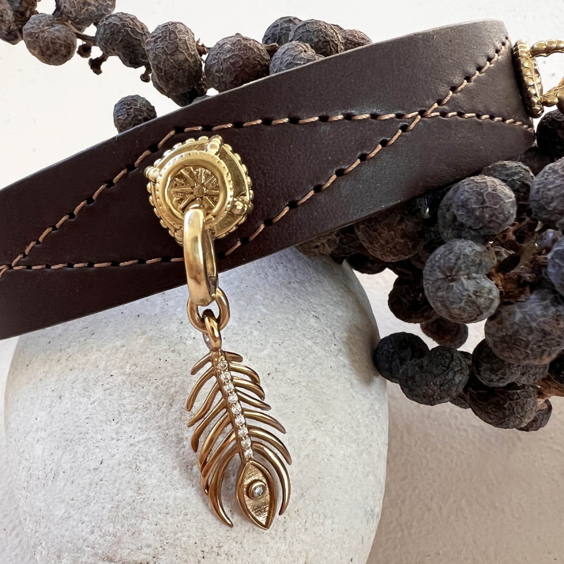 Unleash Cph Freedom Charm - The Feather // Vedhæng til hundehalsbånd