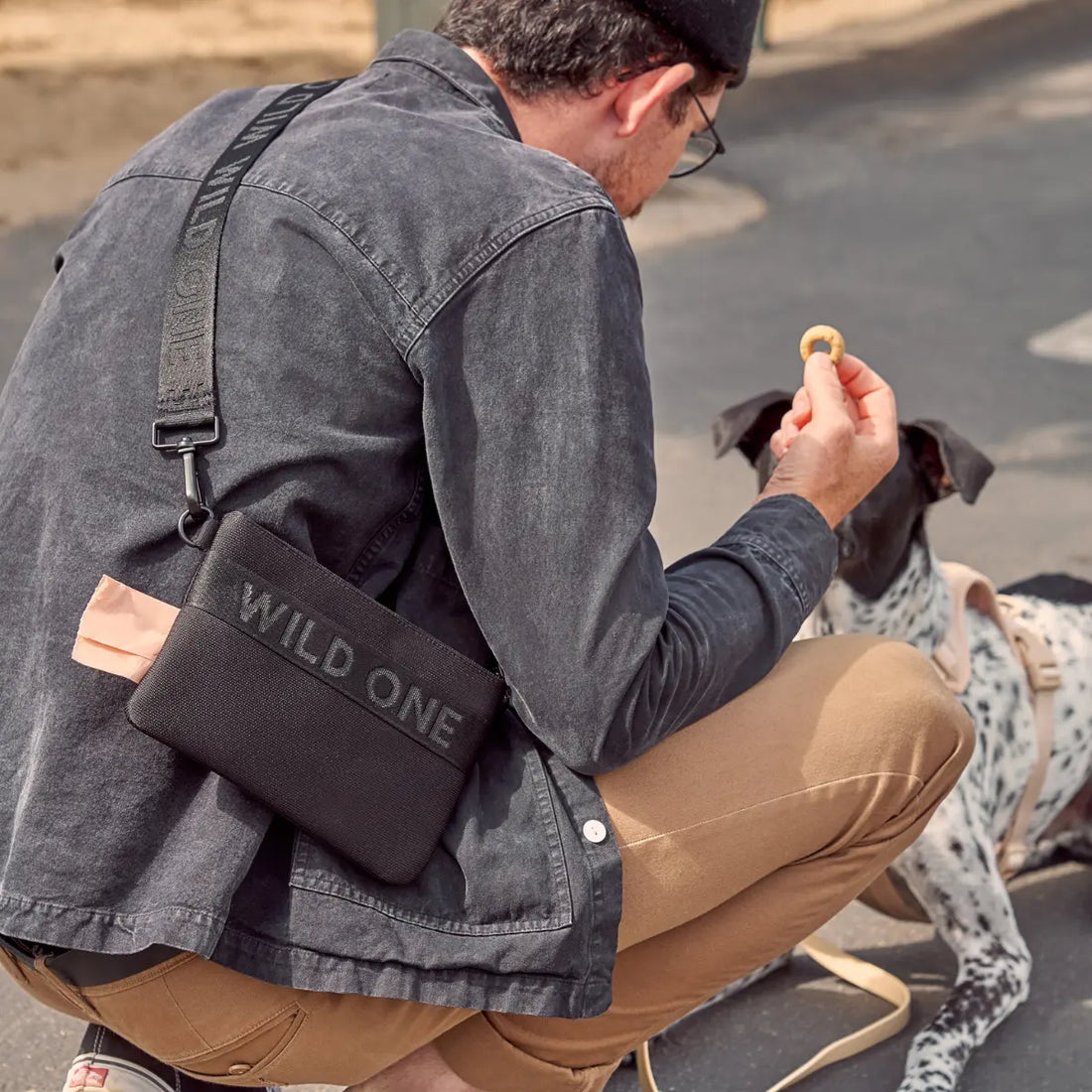 Wild One Treat Pouch // Rummelig taske til godbidder og hundeposer (sort)